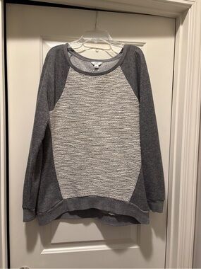 crown & ivy Two-Tone Gray Raglan terry sweatshirt